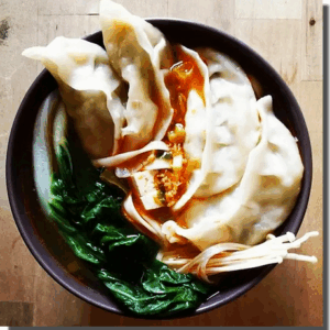 Gyozas végétalien, sauce aigre-douce.