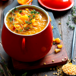 Dahl de lentilles jaunes et patates douces à l'indienne